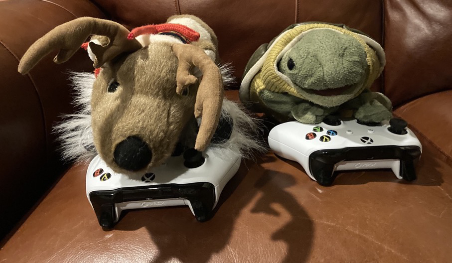 leica and shorty using gaming controllers